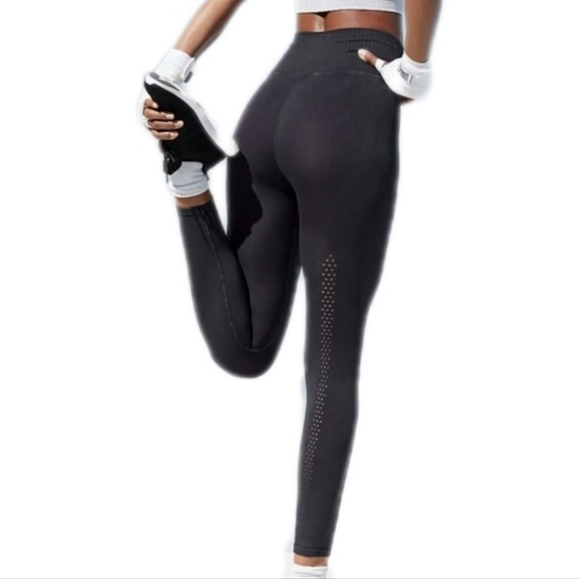 FP Movement High Rise 7/8 Length Good Karma Leggings in Washed Black Medium - Picture 12 of 13